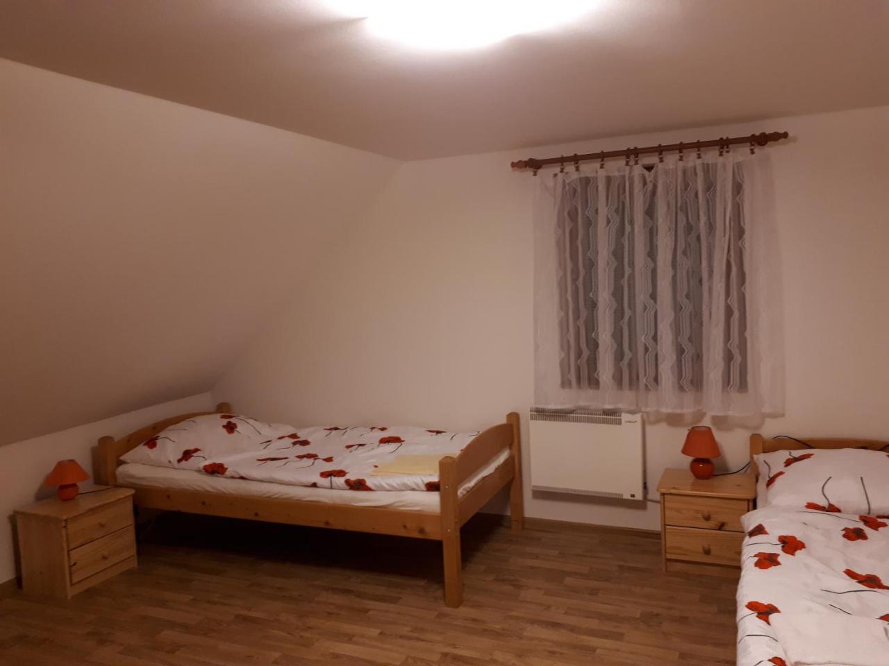 Nemejice Podkrovi V Jihoceskem Statku מראה חיצוני תמונה